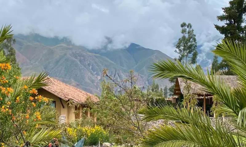 houses against the backdrop of a mountain